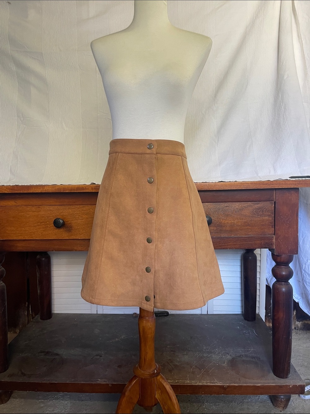 Women’s faux suede snap-front mini skirt